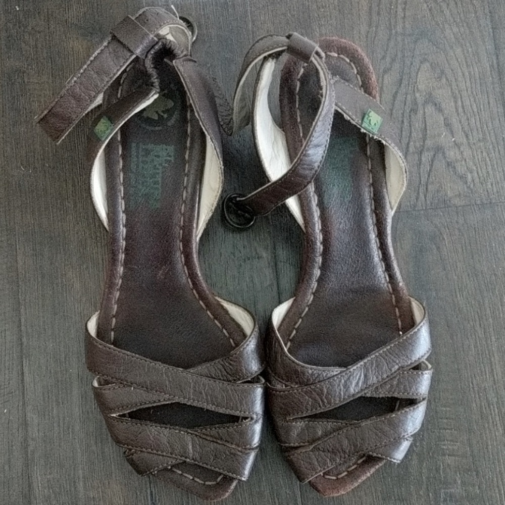 El Naturalista sandals